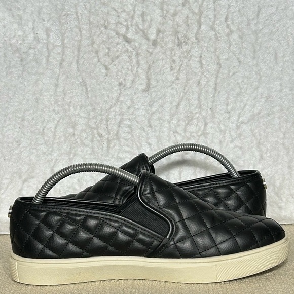 Steve Madden Womens Black Quilted Ecentrcq SlipOn Casual Sneaker Shoes SZ 8.5M - Picture 6 of 11